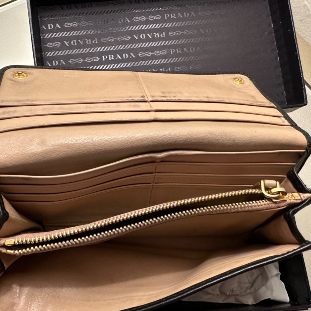 PRADA Wallet - Picture 7 of 7